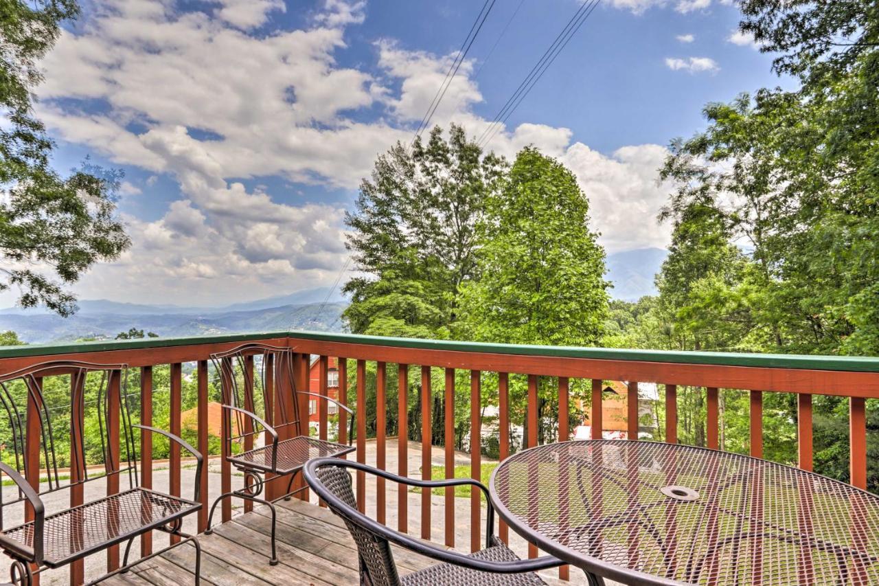Gatlinburg Chalet Hot Tub, Sauna And Mountain View Exterior photo